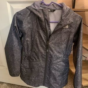 Girls North Face rain jacket. Size 10-12 Barely worn.